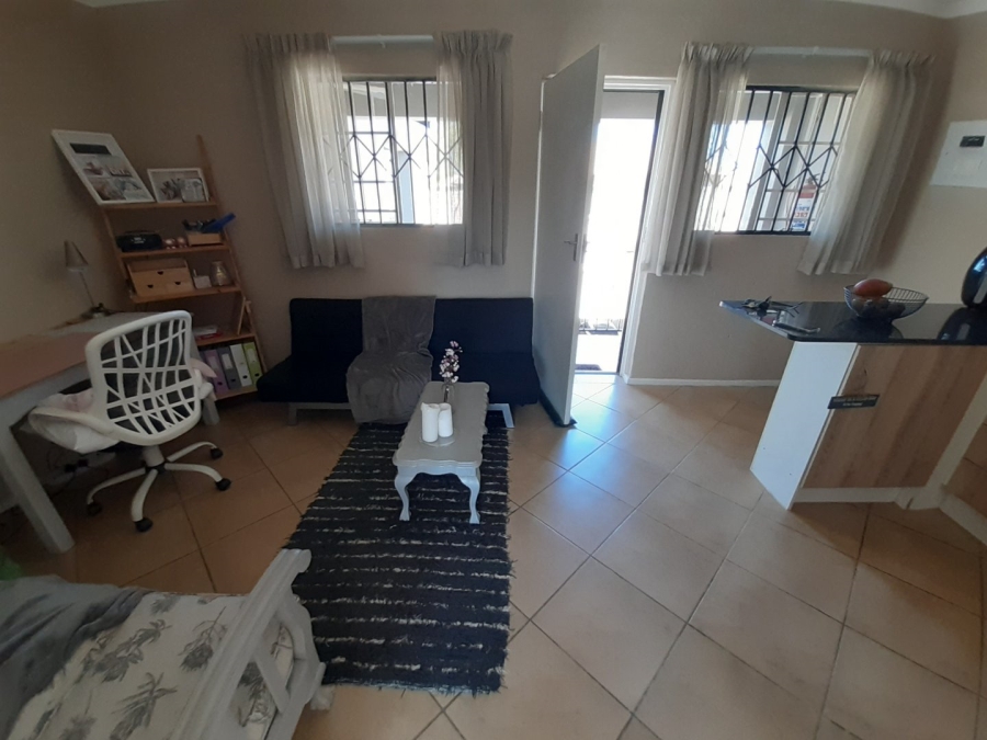 To Let  Bedroom Property for Rent in Van Der Hoff Park North West